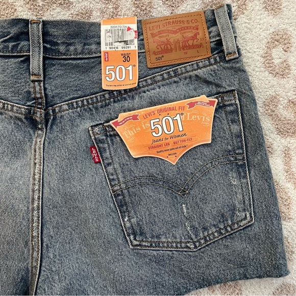 NWT Levi’s Palm Tree Embroided Denim Shorts Size 30 - Picture 5 of 5